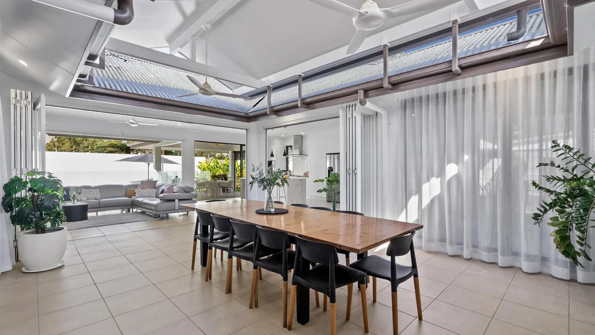 Pura Villa - Tropical Luxury Living Palm Cove