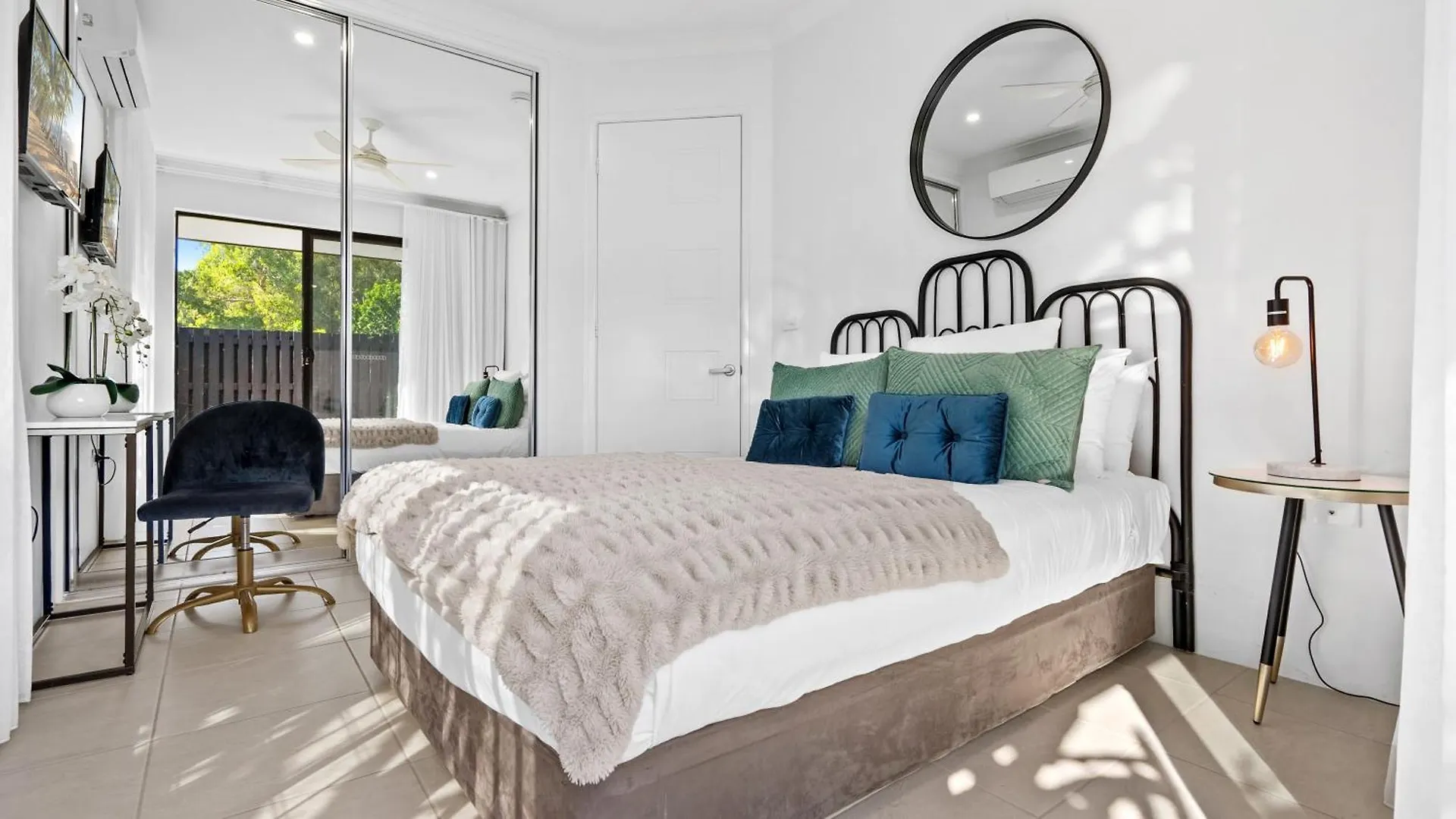 Pura Villa - Tropical Luxury Living Palm Cove