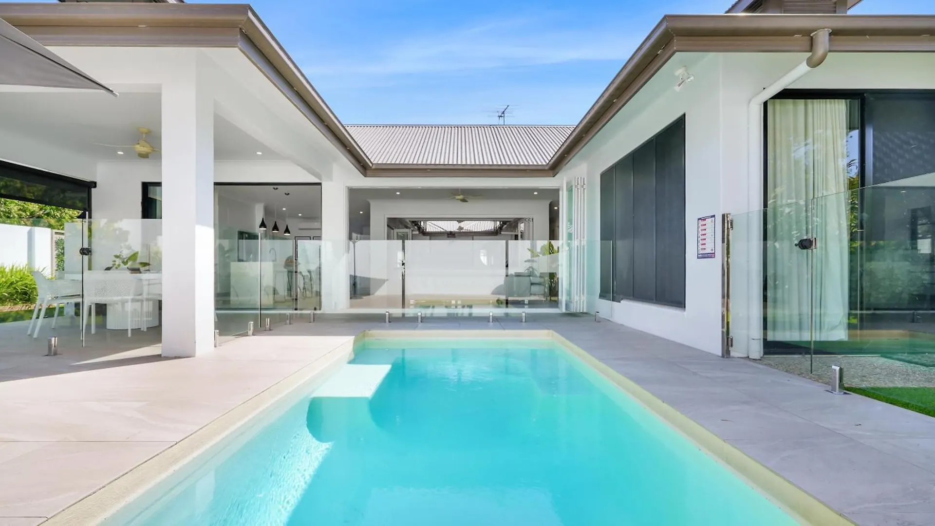 Pura Villa - Tropical Luxury Living Palm Cove