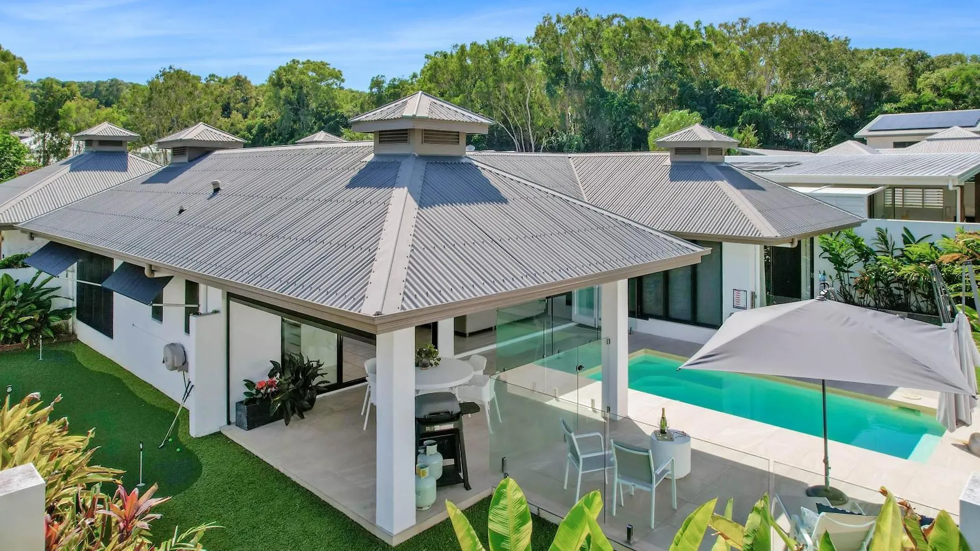 Pura Villa - Tropical Luxury Living Palm Cove
